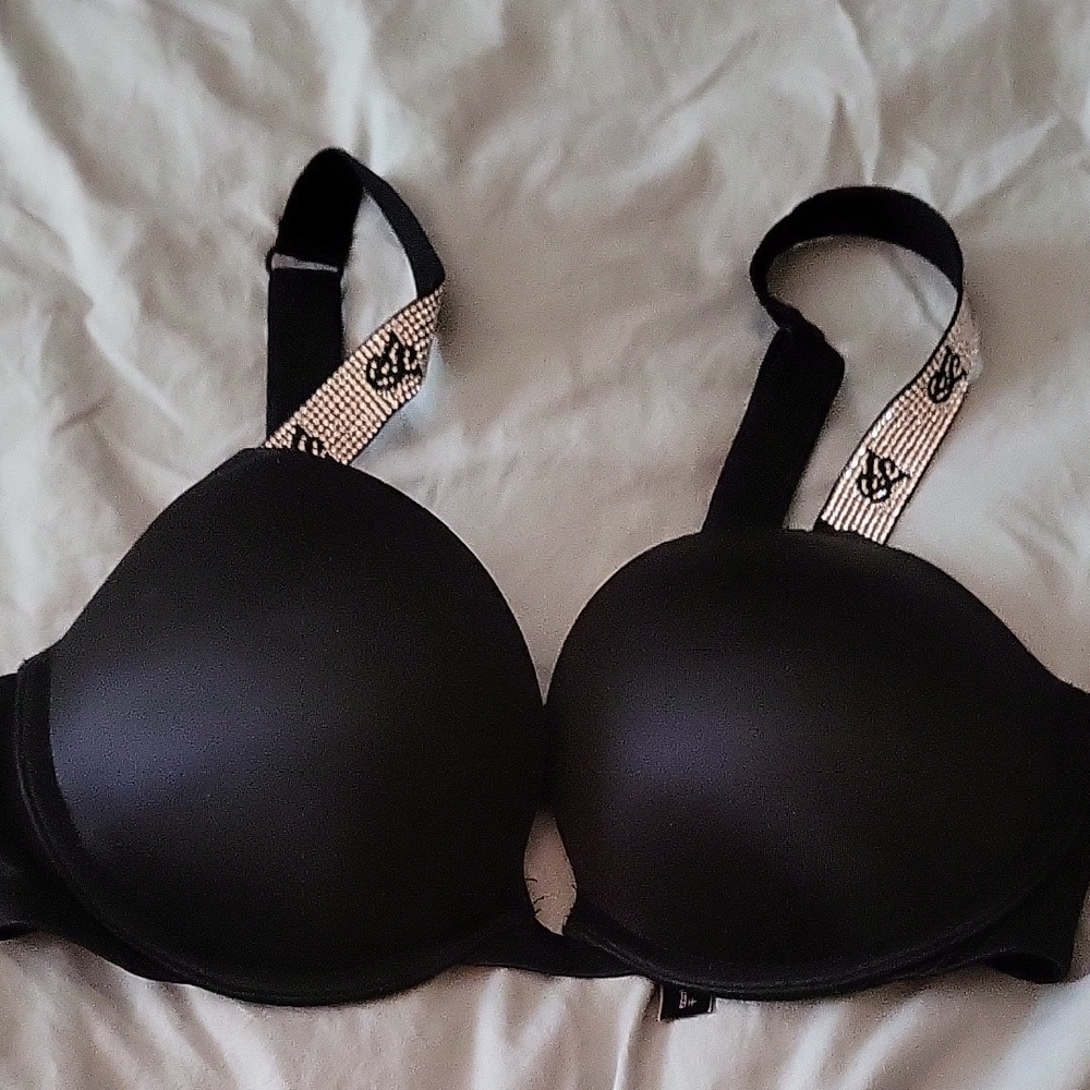 32C- Victoria's Secret - VERY Sexy Shine Strap Black Bra